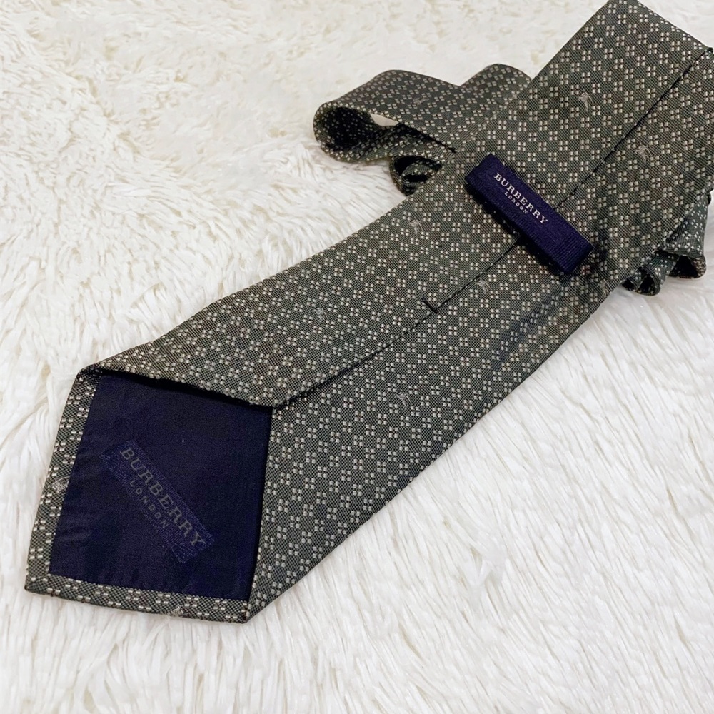 Burberry Men's Green and Cream Geometric Printed Tie - Picture 2 of 5